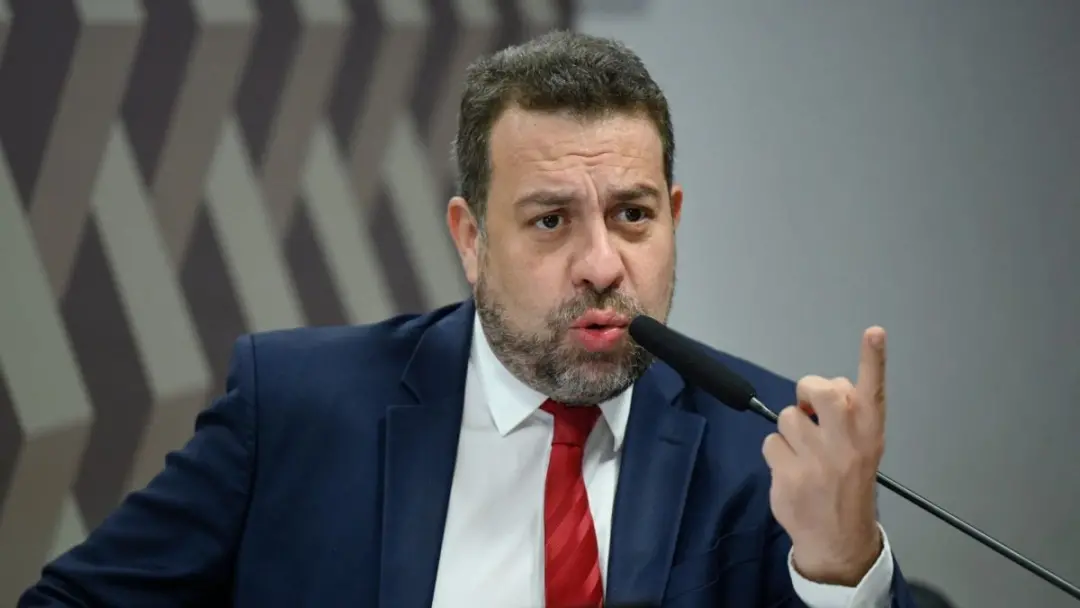 Ministro Boulos anunciou que o governo vai criar uma norma para dar mais transparência nos algoritmos dos apps de entre…