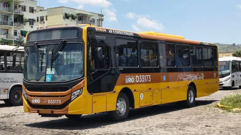 Rio regulamenta uso de cartão de crédito e débito nos ônibus municipais. O débito não cobra extra, mas o crédito pode t…