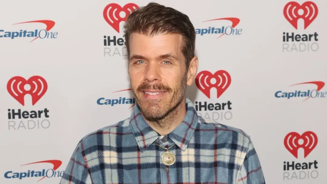 Familia de Perez Hilton negou veementemente relatorios sobre perdas de memoria, confirmando que ele esta lucido e comun…