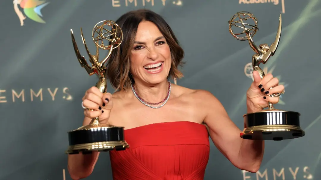 NBC e Peacock vão transmitir os Emmy Awards de 2026, com estreia em segunda, às 20h ET. É um embate entre quem já é con…
