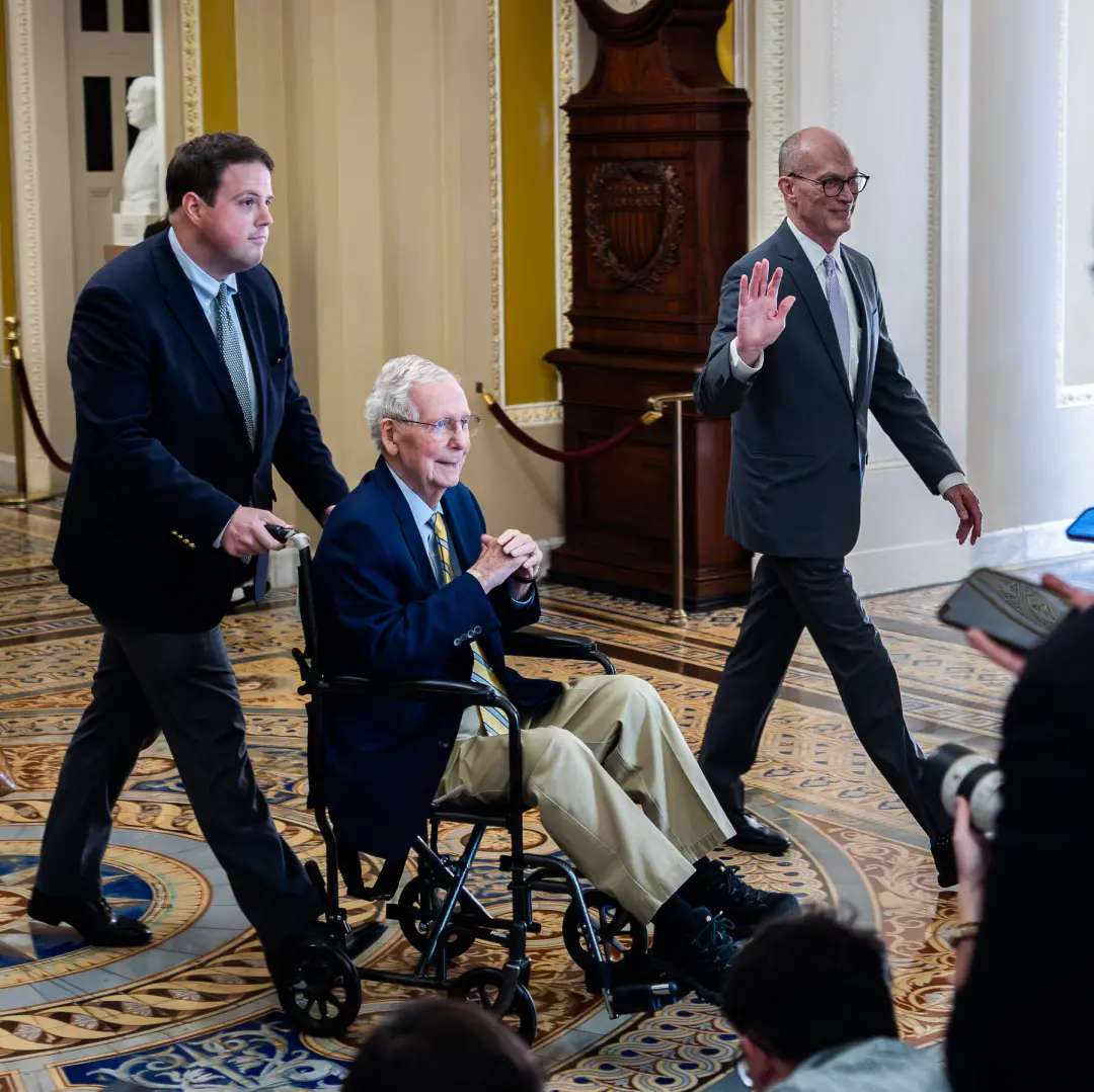 Mitch McConnell retornou ao Senado após mais de 13 semanas de afastamento por problemas de saúde. É um sinal de que a l…
