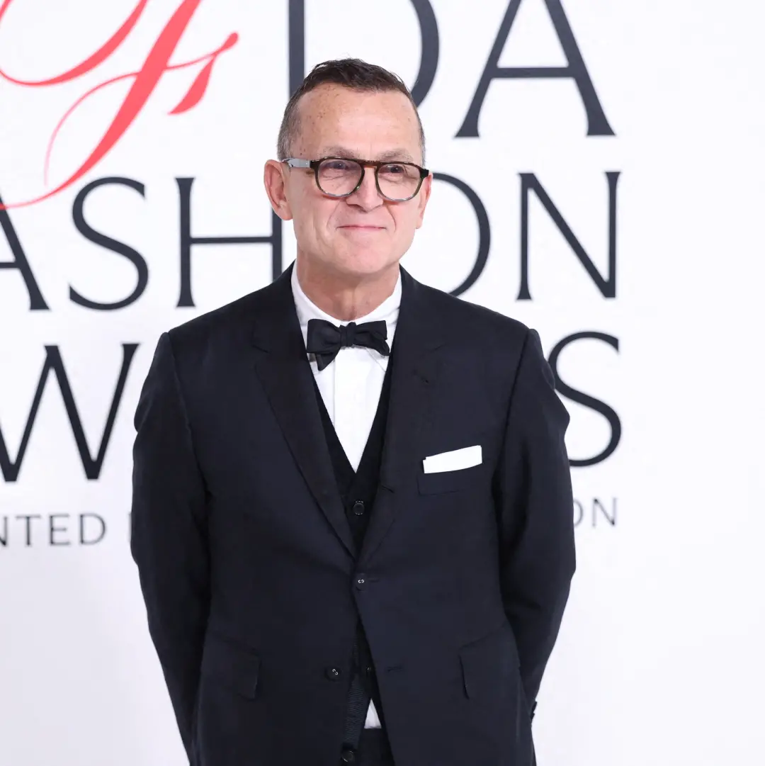 Steve Kolb, chefe executivo do Council of Fashion Designers of America, foi colocado em licença após um confronto físic…