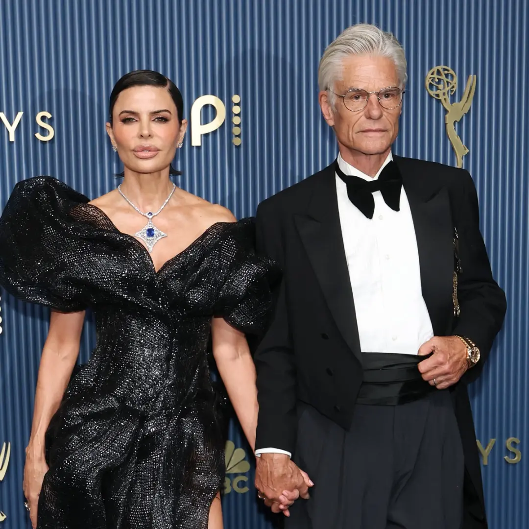 Lisa Rinna e Harry Hamlin vão falar sobre o futuro como avós. Essa notícia do Emmy 2026 chamou a atenção no tapete verm…