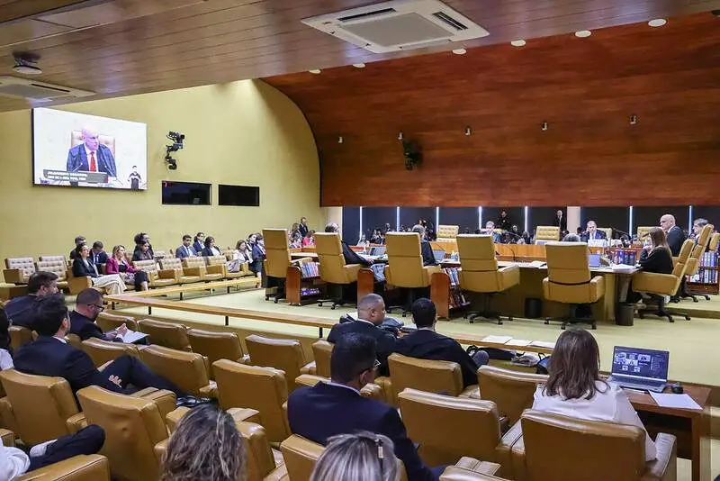 STF vai julgar na terça o relatório da PF sobre 52 mensagens entre Daniel Vorcaro e ministro Alexandre de Moraes. A aná…