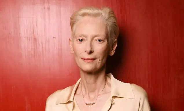 Tilda Swinton brilhou com a performance de advogada Karen Crowder em Michael Clayton, de 2007. É impressionante como um…