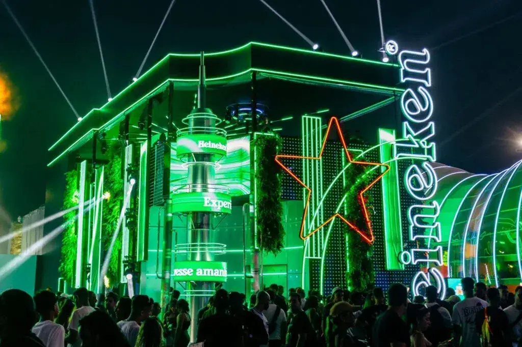Heineken encerrou o patrocínio de 15 anos com o Rock in Rio. A mudança na estratégia da cervejaria foca em experiências…