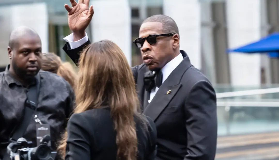 Met Opera House, Jay Z conversando sobre os discos Reasonable Doubt e The Blueprint na estreia da docuserie. É interess…