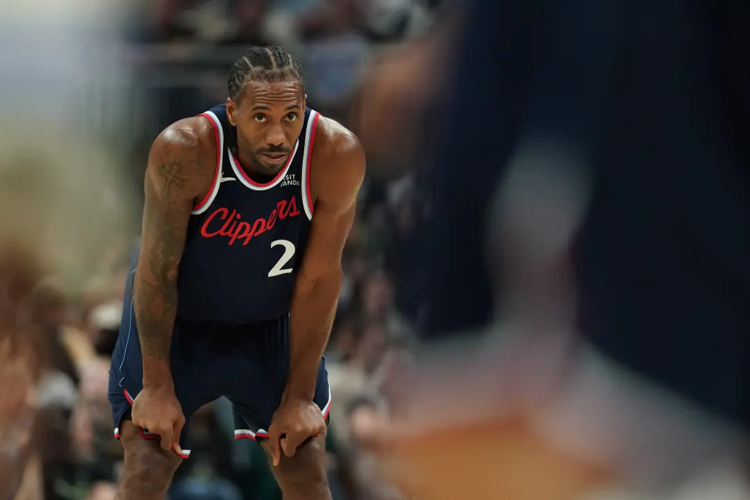 Leonard finalmente vai para Toronto com um pacote pesado, incluindo Ingram e picks em 2031 e 2033. A troca mostra o quã…