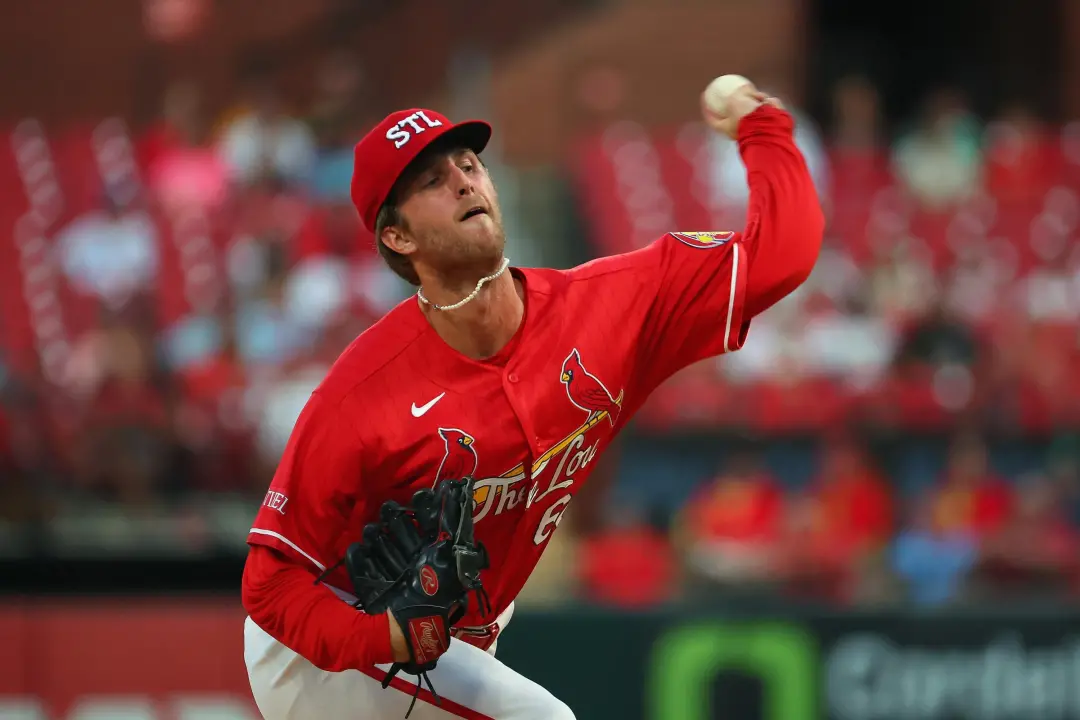 St Louis Cardinals e San Francisco Giants começam uma série de 3 jogos na noite de segunda no Busch Stadium. Quinn Math…