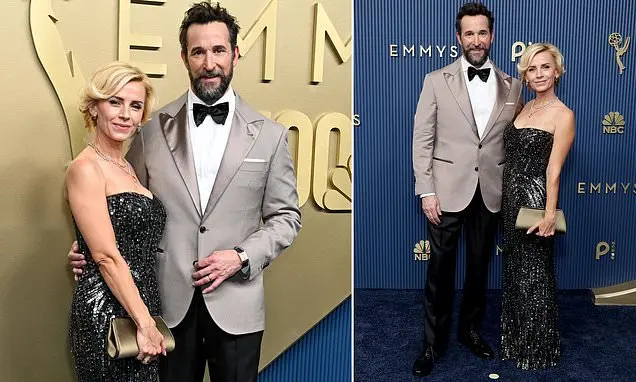 Noah Wyle e Sara Wells aparecem juntos no tapete vermelho dos Emmys, enquanto a segunda temporada de The Pitt leva 25 i…