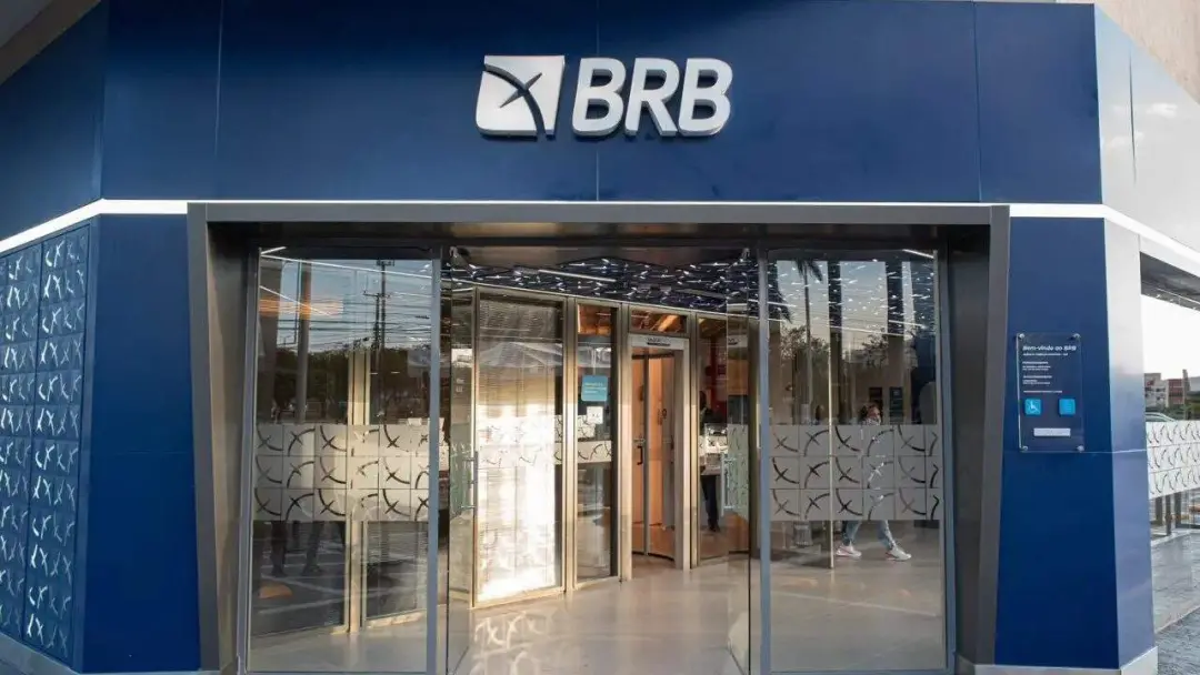 Banco de Brasília afastou cinco empregados, incluindo dois ex-diretores, por conta das investigações internas sobre o B…