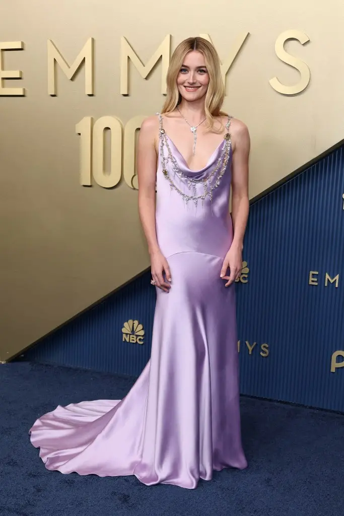 Sarah Pidgeon vestiu um Chanel lavanda em um tapete vermelho do Emmy. Ela concorre ao primeiro Emmy por interpretar Car…