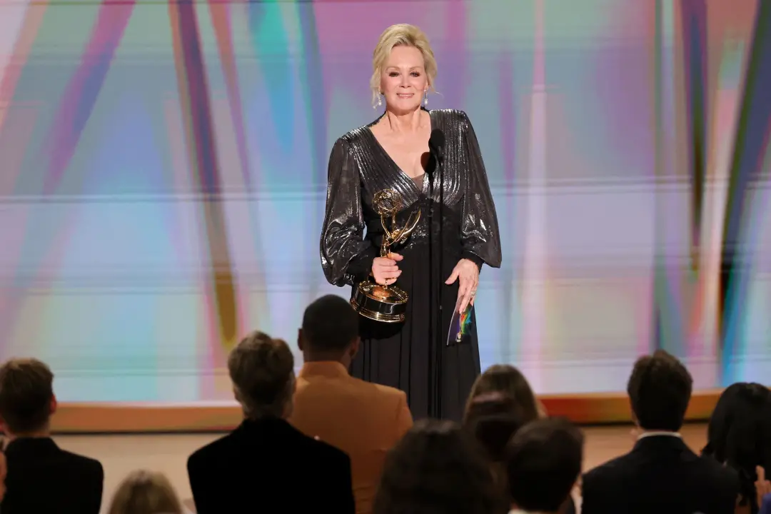 Jean Smart fez história ao conquistar cinco Emmys por Hacks, sendo a primeira atriz premiada por todas as temporadas de…