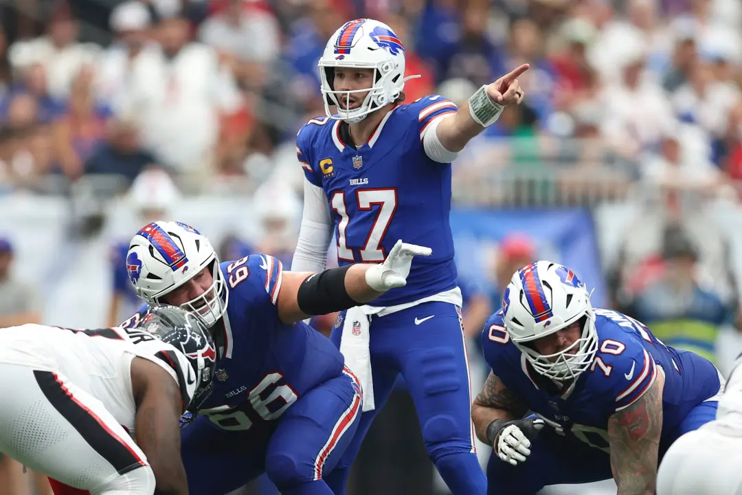 Detroit Lions encarando Buffalo Bills no dia 17 de setembro, numa partida de abertura de temporada no Highmark Stadium.…