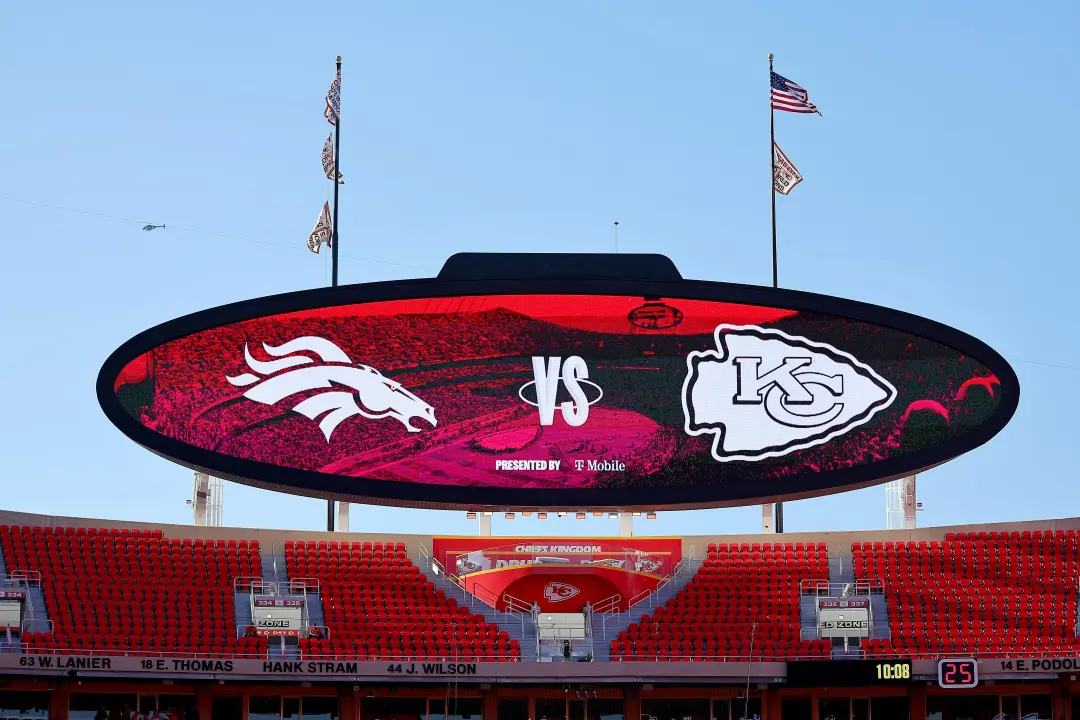 Denver Broncos e Kansas City Chiefs se enfrentam na Monday Night Football, dia 14 de setembro de 2026. O jogo no Arrowh…