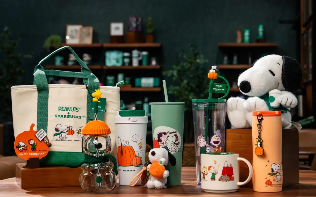 Snoopy invade o Starbucks no Brasil em 22 de setembro de 2026 com uma coleção limitada de Halloween. A linha tem copo d…