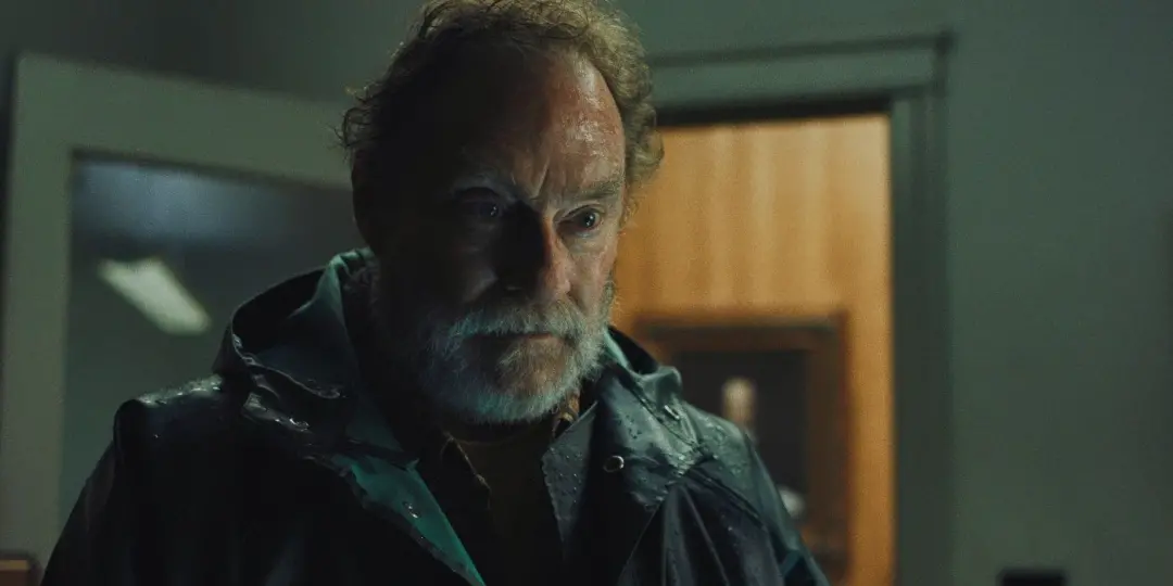 Stephen Root levou o Emmy de Ator Coadjuvante em Série de Comédia por Widow's Bay. É a primeira vitória dele nessa cate…