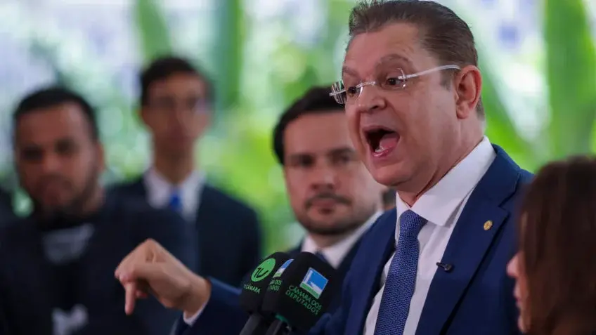Pesquisa Quaest mostra Flávio Bolsonaro com 42% contra 40% de Lula em potencial segundo turno. O avanço do senador é at…