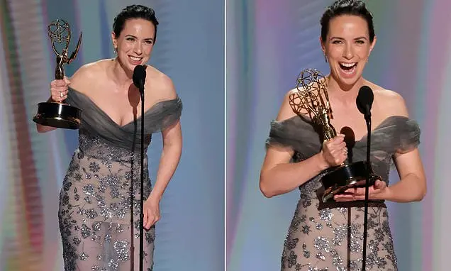 Kate OFlynn ganhou o prêmio de Melhor Atriz Coadjuvante em Comédia na cerimônia do Emmy em Los Angeles. É bom ver recon…