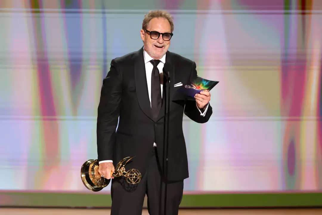 Stephen Root ganhou seu primeiro Emmy pela atuação em Widow's Bay. Isso mostra como o reconhecimento vem de um trabalho…