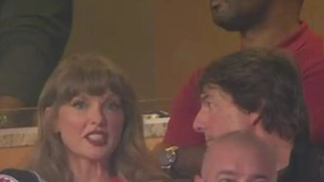 Arrowhead Stadium recebeu Taylor Swift no jogo dos Kansas City Chiefs contra o Denver Broncos. É curioso como a visibil…
