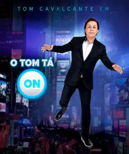 Tom Cavalcante chega em Goiânia no dia 26 de novembro, às 20h, no Teatro Rio Vermelho, pra apresentar O Tom Tá On. A mi…