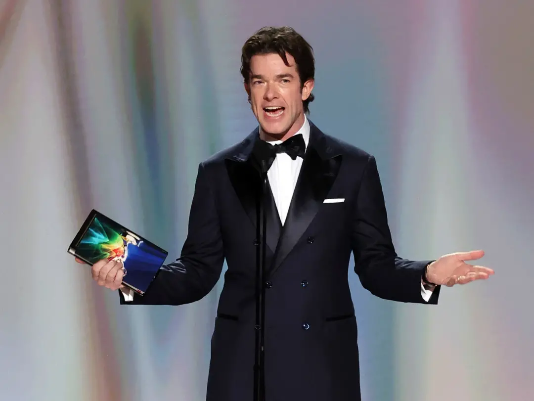 John Mulaney falou sobre os indicados nos Emmys, dizendo que eles sabem que é bobagem quando fazem algo primeiro. Eu pe…