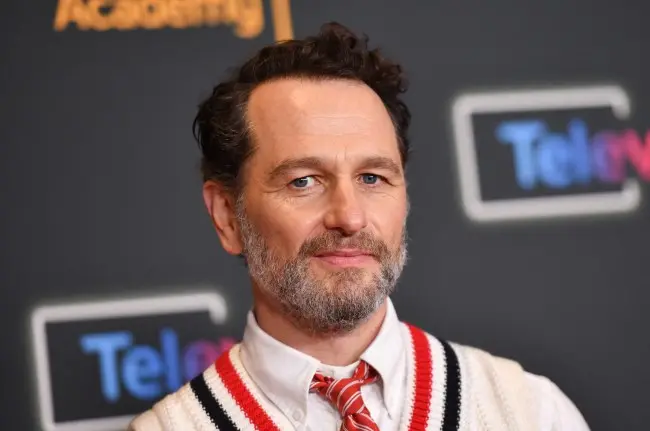 Matthew Rhys ganhou Emmy de Melhor Ator em Comédia por Widows Bay. Achei muito bacana essa vitória, mostra que talento …