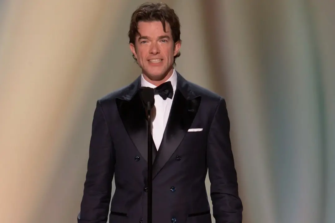 John Mulaney teve censura nos Emmys. Isso mostra como o limite do que pode ser mostrado em eventos grandes tá bem tênue…
