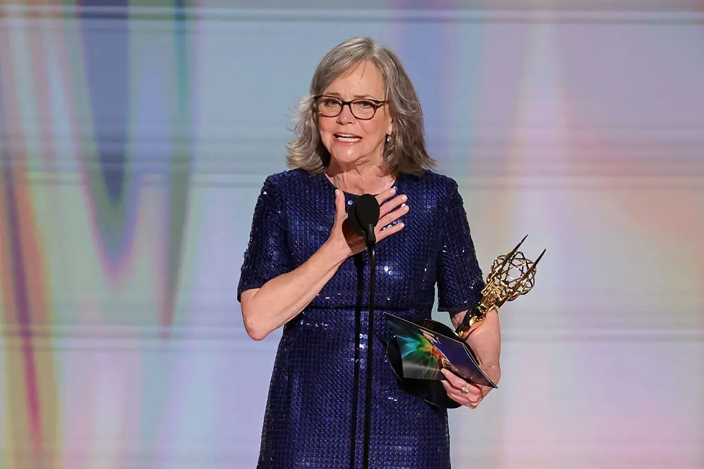 Sally Field, aos 79 anos, ganhou o Emmy de atriz principal por uma série limitada na Netflix. Isso mostra como a experi…