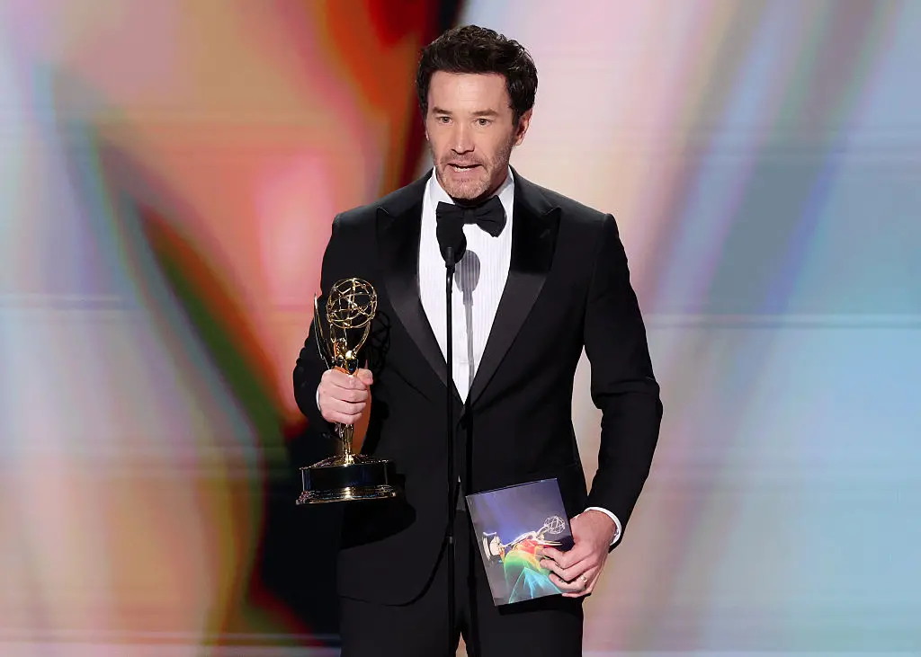 Tom Pelphrey ganhou seu primeiro Emmy por apoio na serie Task. O ator falou sobre a importância da família e de sua sob…