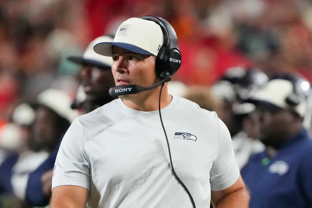 Miami Dolphins perdem para Raiders por 27 a 13, caindo para a 31ª posição no ranking. É um começo de temporada complica…