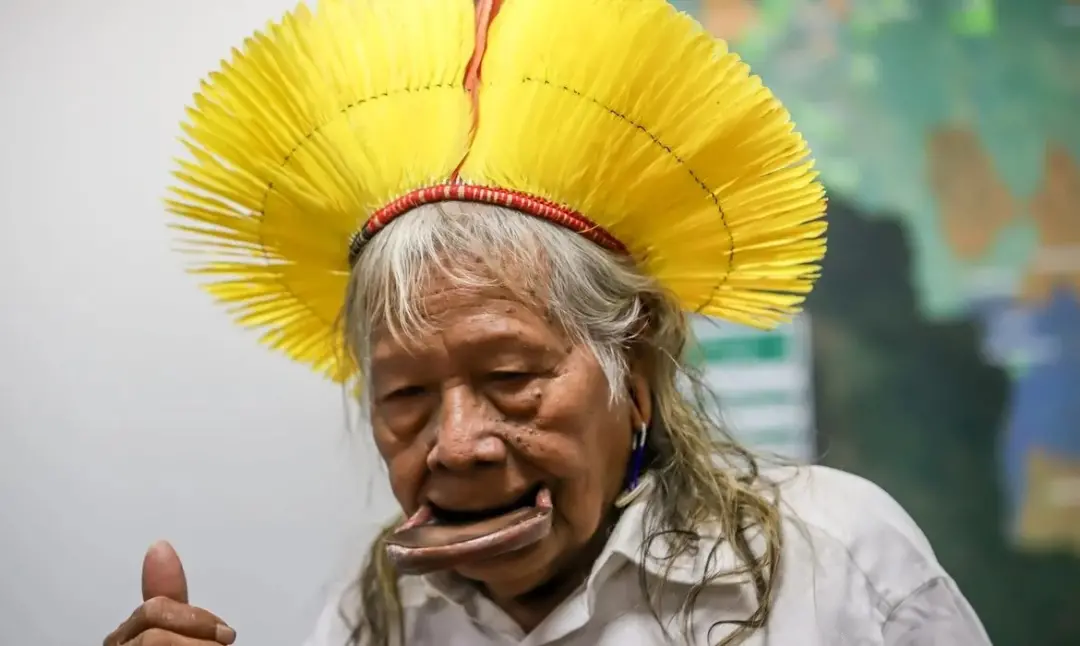 Raoni Metuktire, de 94 anos, está em cuidados paliativos em Peixoto de Azevedo, Mato Grosso. Diante do quadro clínico e…