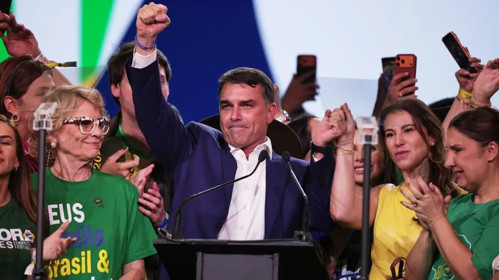 Flávio Bolsonaro defendeu afastamento de Alexandre de Moraes em Belém, PA, na véspera do julgamento no STF. A defesa do…
