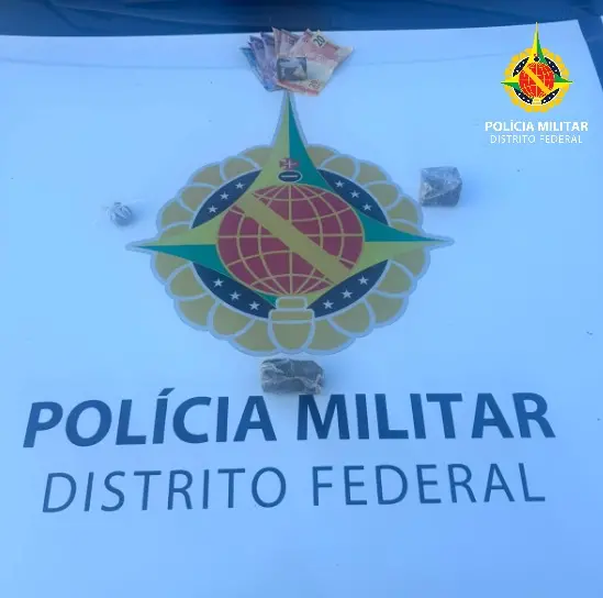 Ceilândia, DF, teve dois adolescentes apreendidos por suspeita de tráfico, com cinco porções e R$ 67 encontrados. É pre…