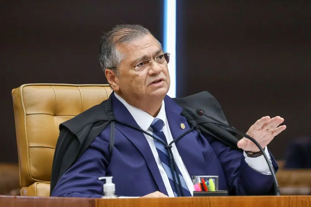 Flávio Dino criticou a restrição de acesso à imprensa durante o julgamento no STF sobre Alexandre de Moraes. A limitaçã…