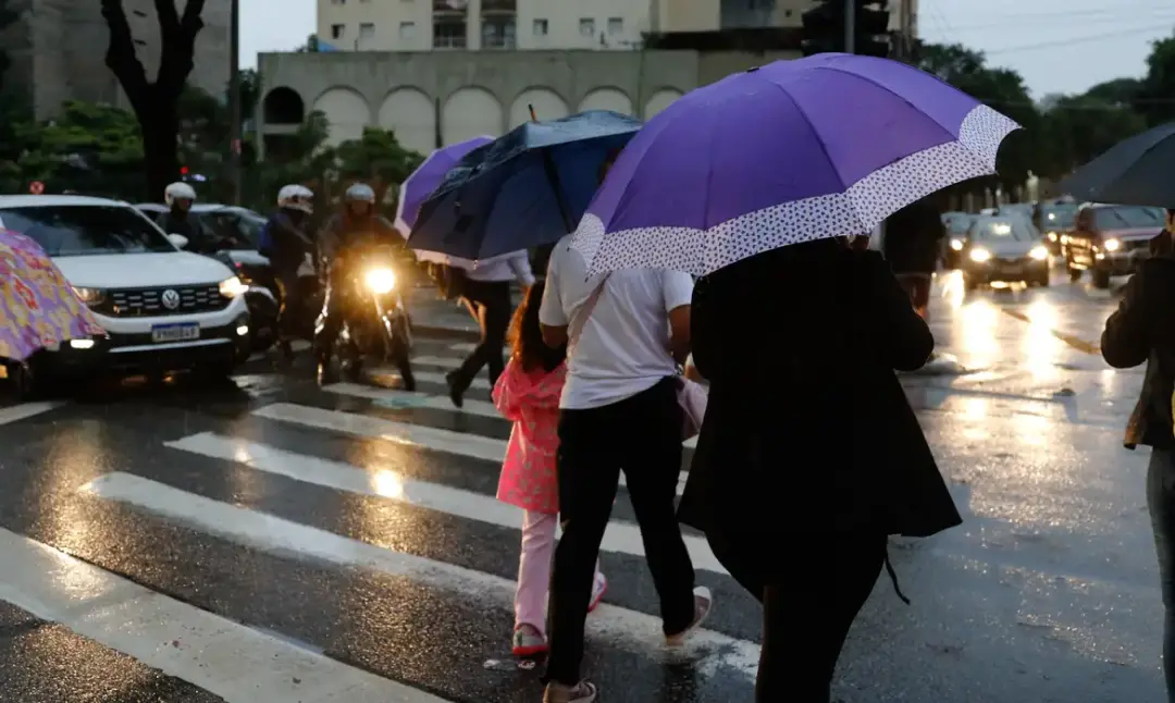 Setembro com 253,8 milímetros de chuva em São Paulo, o mês mais chuvoso desde 1943. Essa quantidade é muito além da méd…