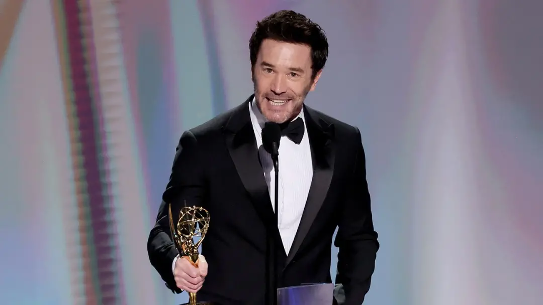 Tom Pelphrey ganhou o Emmy de ator coadjuvante em série dramática segunda à noite. A dedicação ao futuro com a noiva gr…