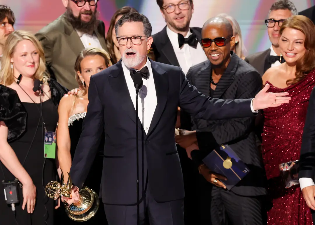 The Late Show com Stephen Colbert ganhou o Emmy de Melhor Série Variedade pela segunda e última vez. Venceu o prêmio co…