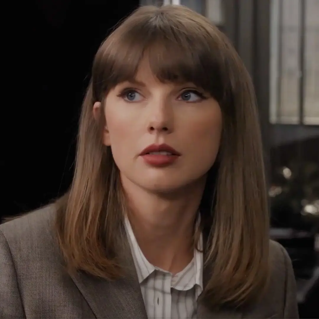 Taylor Swift se juntou a Olivia Benson nos Emmys, realizando um sonho de infância. Achei o encontro bem divertido, porq…