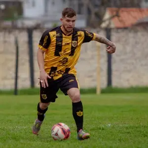 Torcedores invadiram vestiários e agrediram jogadores de um clube da 2ª divisão do RS após a derrota. Essa violência mo…