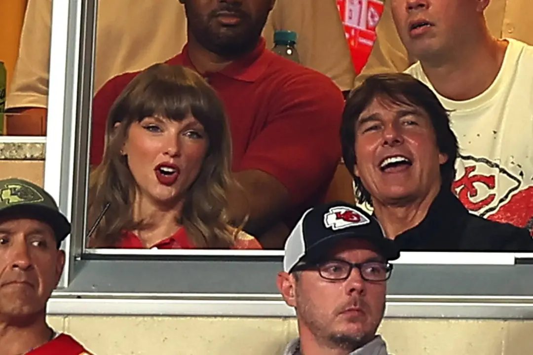 Taylor Swift esteve no primeiro jogo dos Chiefs em Kansas City para apoiar Travis Kelce. A presença dela é um movimento…