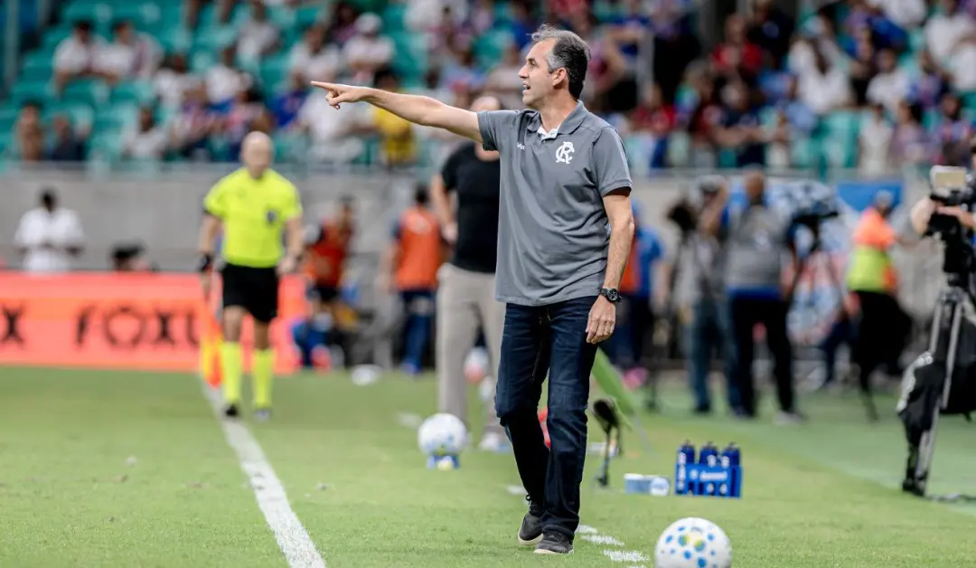 Remo perde para o Bahia e técnico Léo Condé justifica escalação com três zagueiros para fechar os lados do campo. A est…
