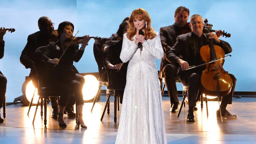 Dolly Parton homenageada nas Emmys com cover da Reba McEntire. Sally Field disse que perdemos um anjo com a homenagem. …