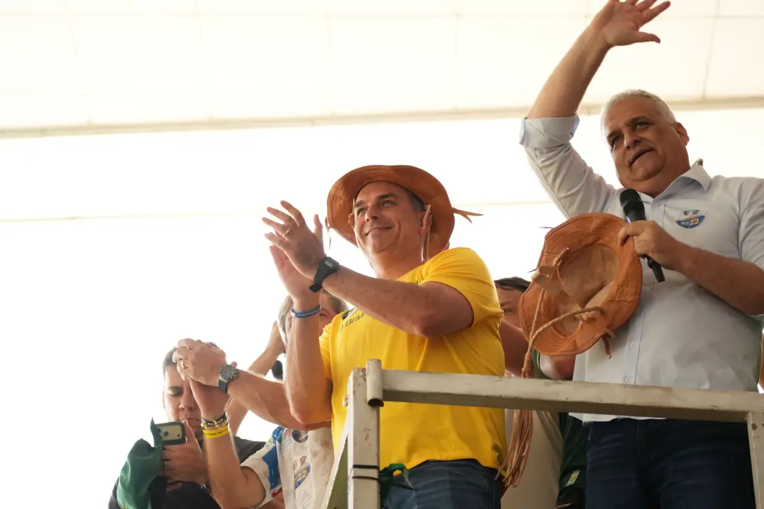 Flávio Bolsonaro começa giro pelo Nordeste, mas as pesquisas mostram Lula com 52% das intenções no Nordeste. A resistên…