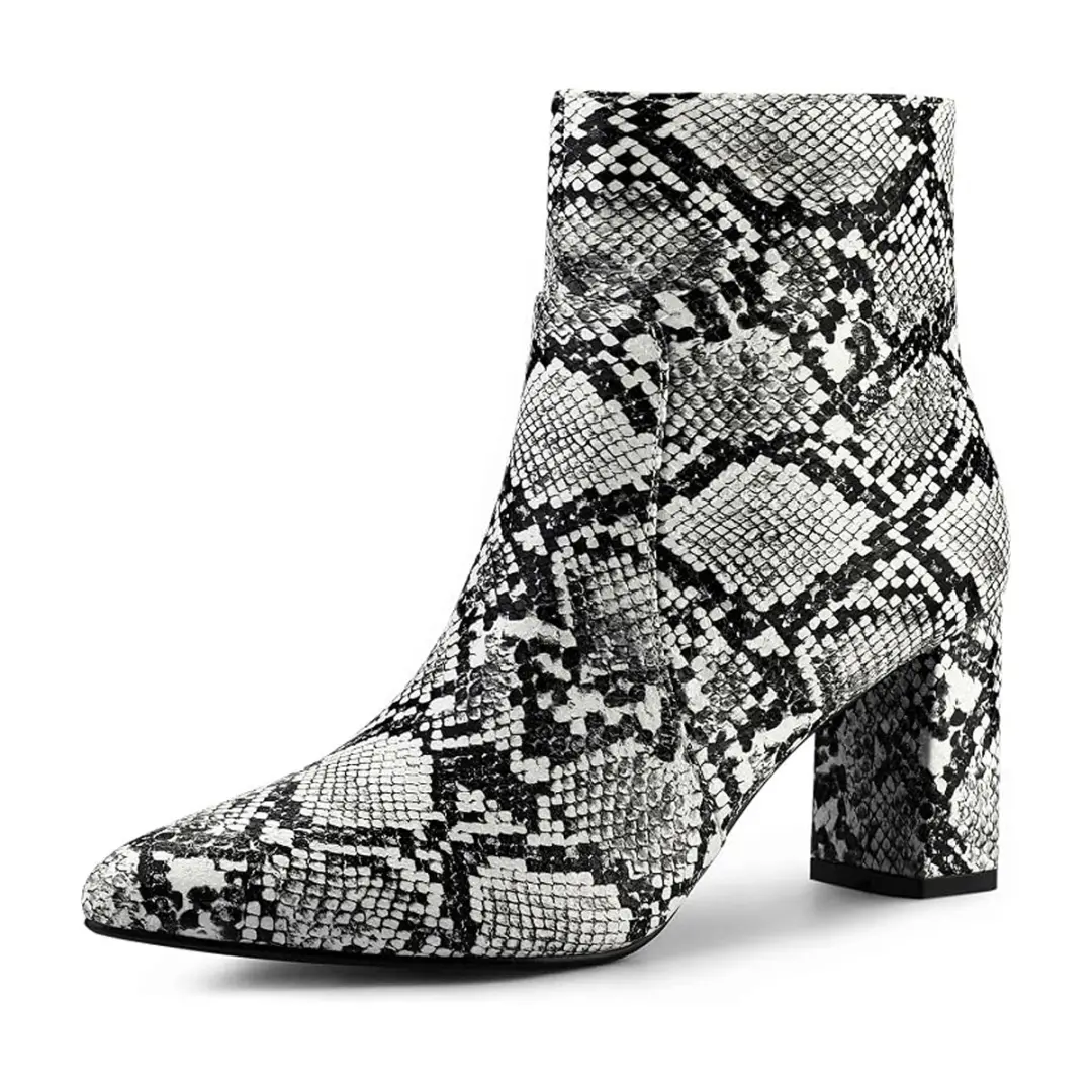 Anna Wintour aprovou bota de pele de cobra no look de Ralph Lauren em Nova York. A diretora de Vogue usou as botas pret…