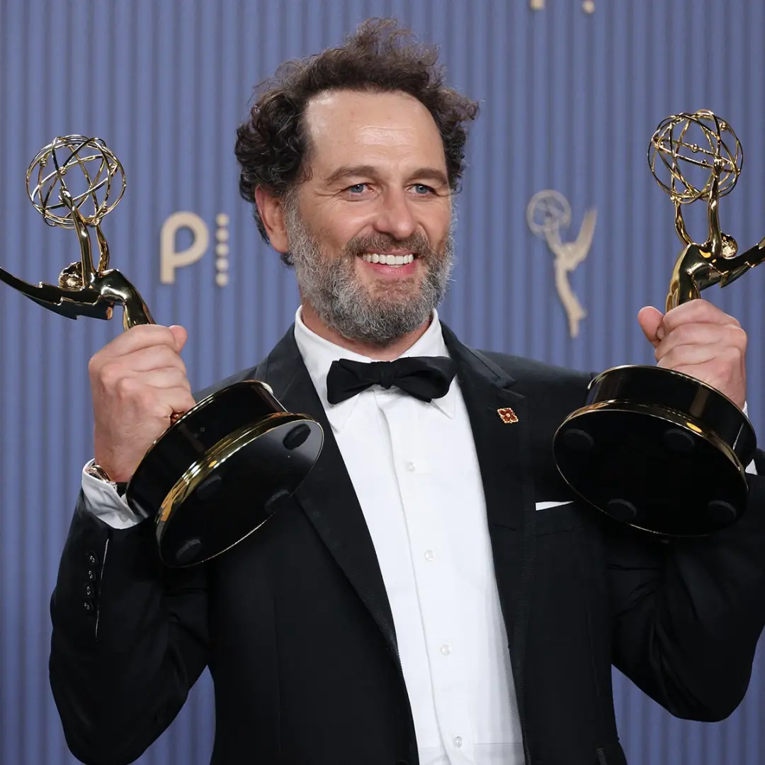 2026 Emmys foi uma noite de marcos para a TV. A Mariska Hargitay quebrou uma seca de 15 anos ao se apresentar na cerimô…