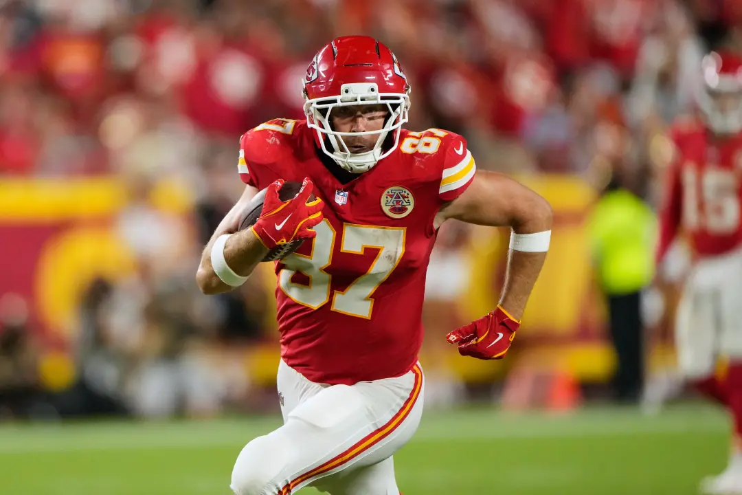Travis Kelce ultrapassou Jason Witten na lista de jardas recebidas de tight ends com uma recepção de 59 jardas no jogo …