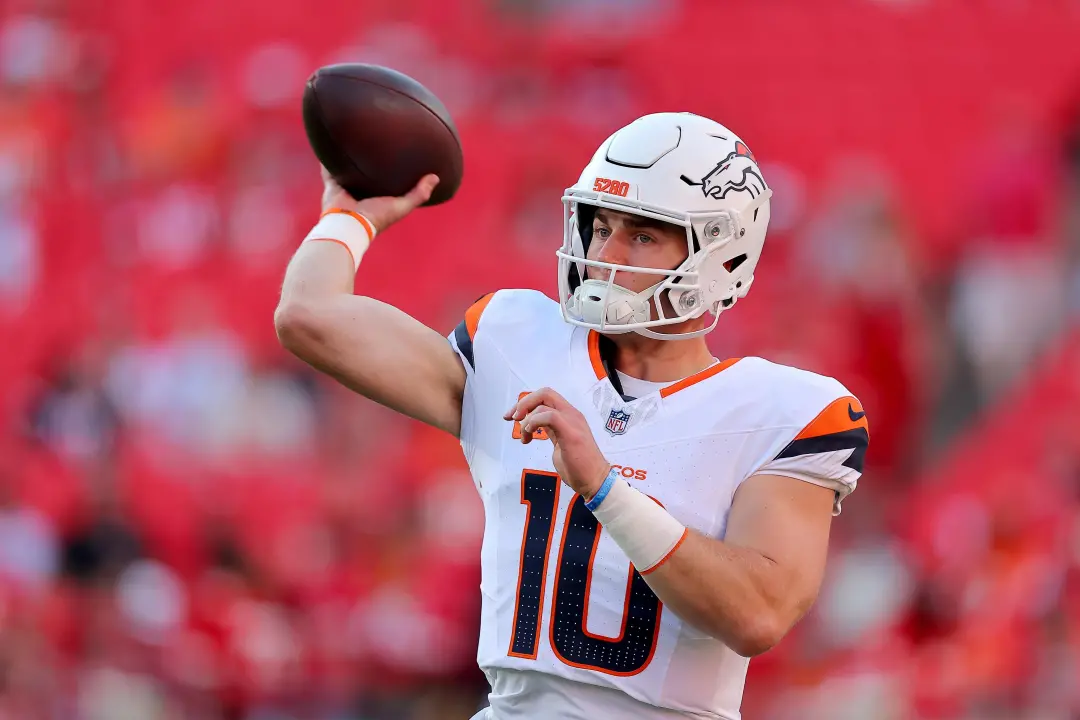 Denver Broncos e Kansas City Chiefs empataram em 7 a 7 na primeira rodada. A defesa dos Broncos teve muitos erros, como…