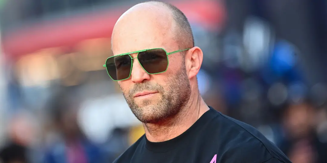 Jason Statham, o ícone de ação, teve um filme de 28 milhões de dólares que foi um flop, mas agora virou sucesso de stre…